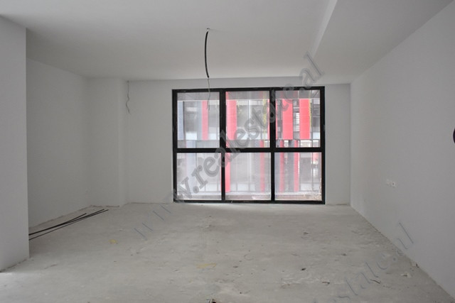 Ambient zyre me qira tek Residenca Vertikal Forest prane Stadiumit Air Albania ne Tirane.
Eshte e p